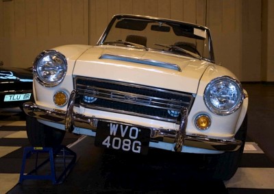 Datsun Fairlady 2000 Roadster : click to zoom picture.